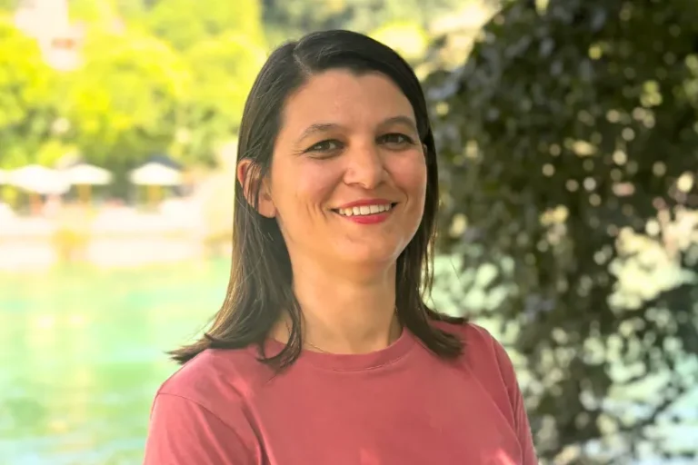 Pauline Martinetti, experte en stratégie digitale chez Kommunique, près de Lucerne